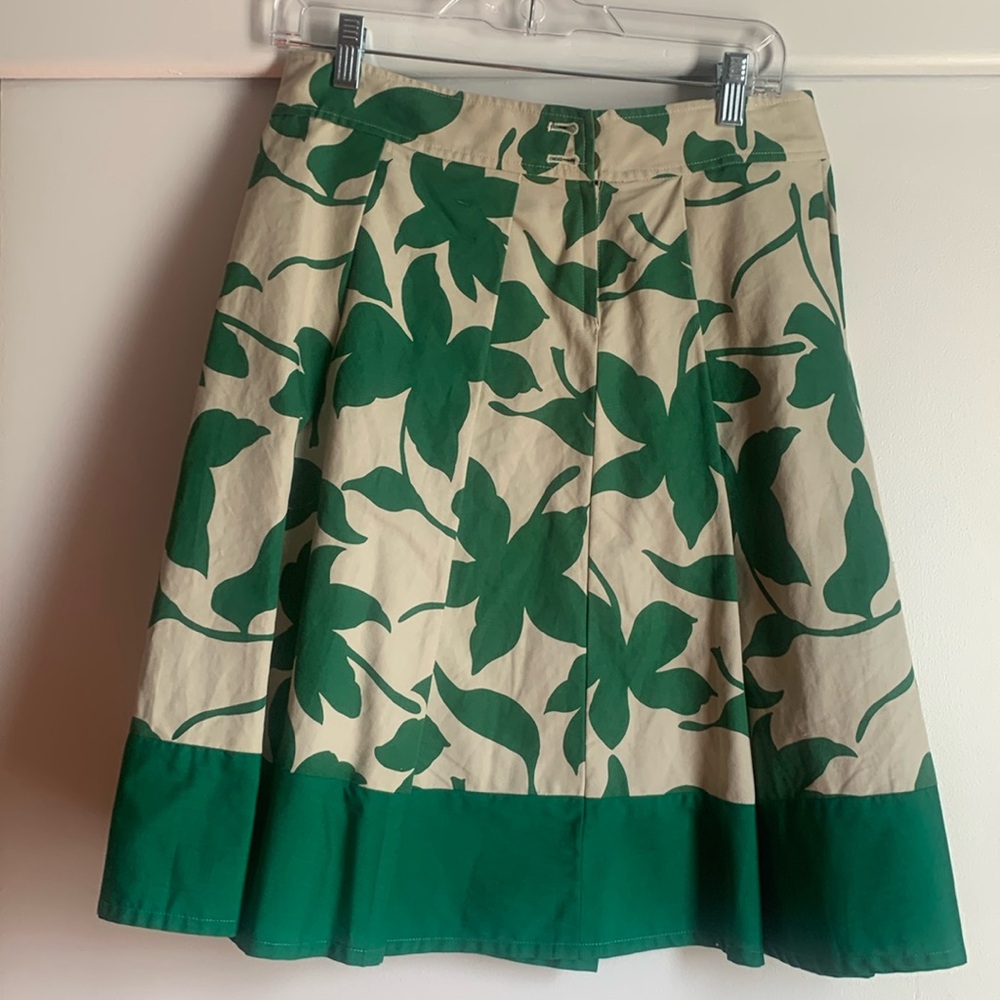 Leaf print skirt